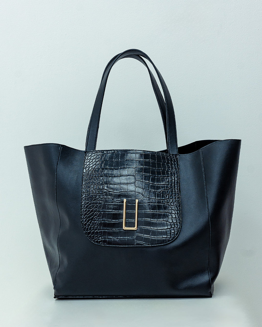 PORTRAIT 32 — BLACK