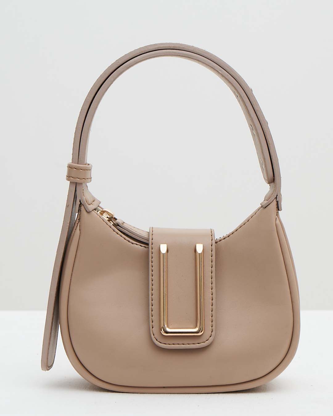 BRADSHAW 16 — NUDE