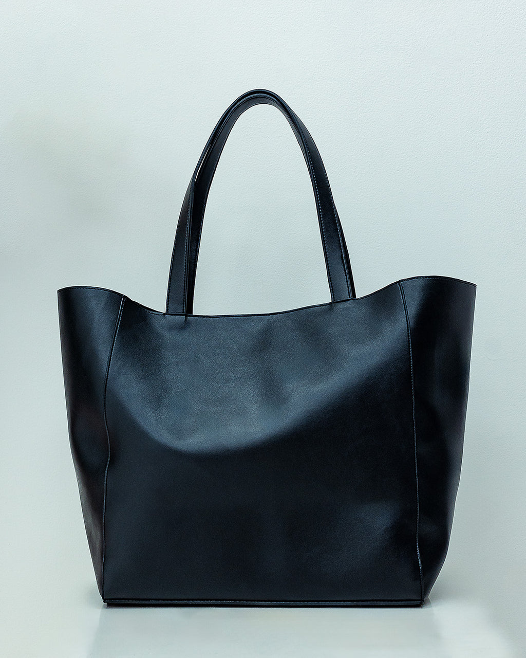 PORTRAIT 32 — BLACK