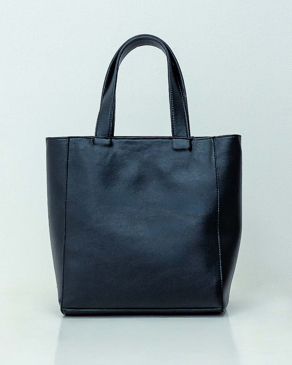 PORTRAIT 20 — BLACK