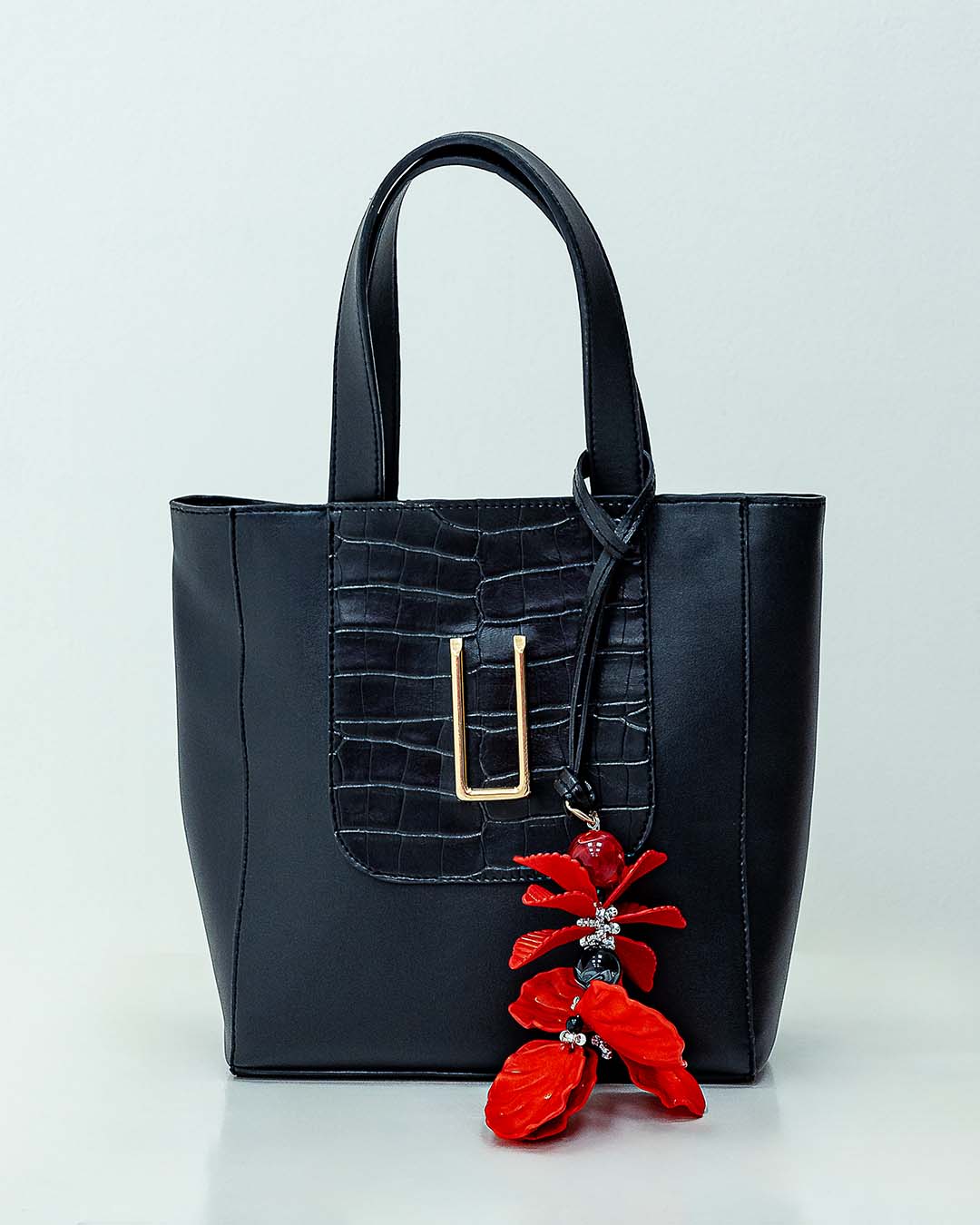 PORTRAIT 20 — BLACK