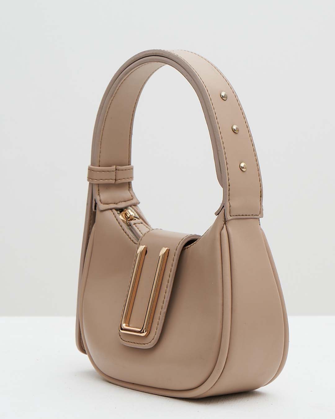 BRADSHAW 16 — NUDE