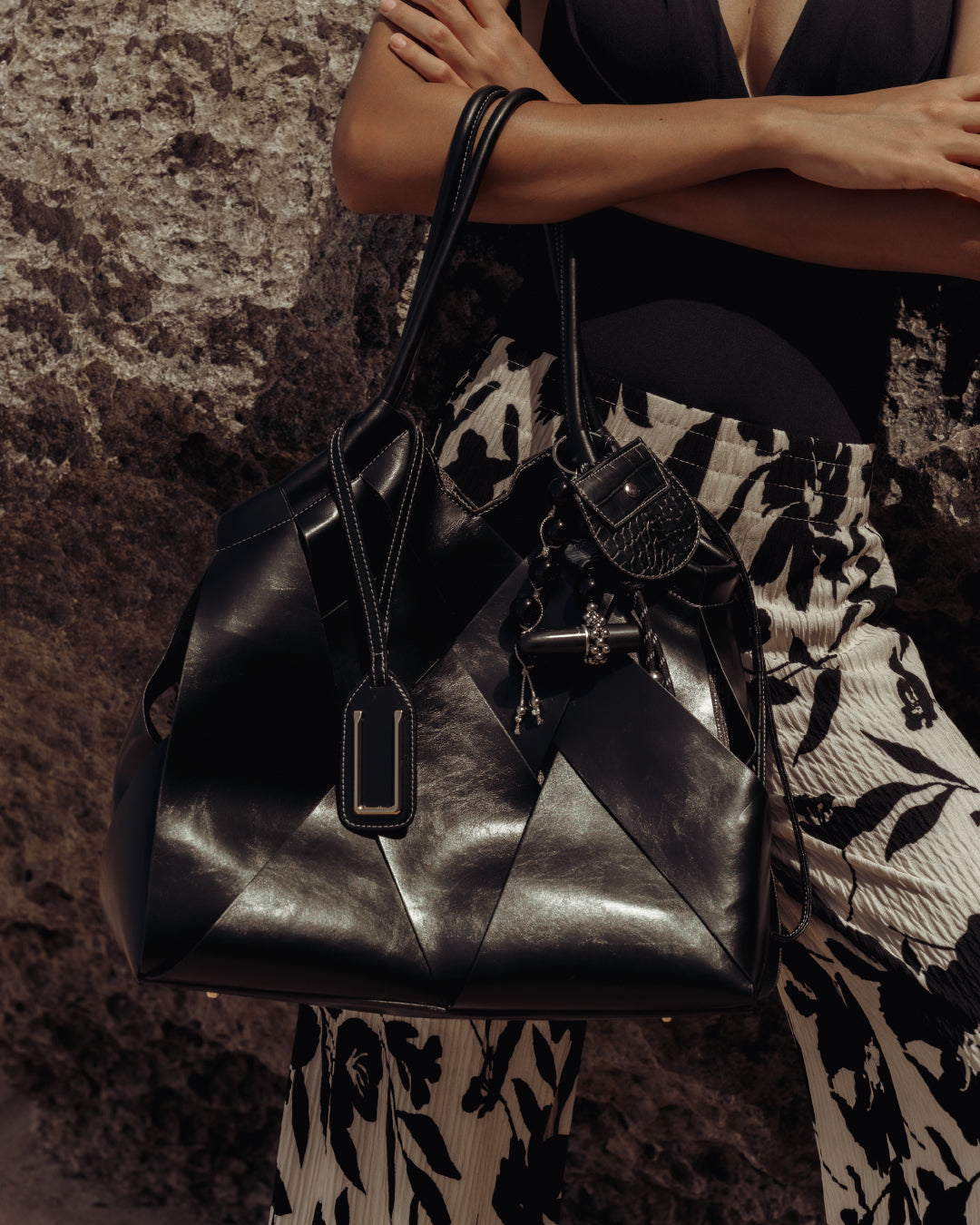 LIPAT 30 — BLACK