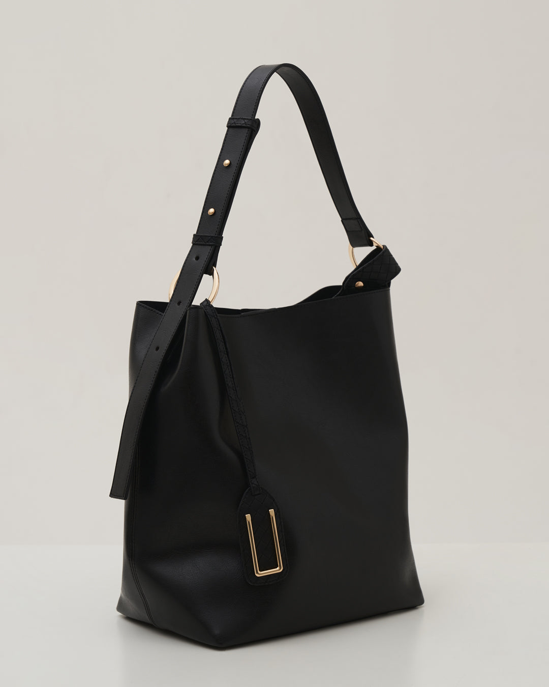 LOOP 28 — WOVEN BLACK