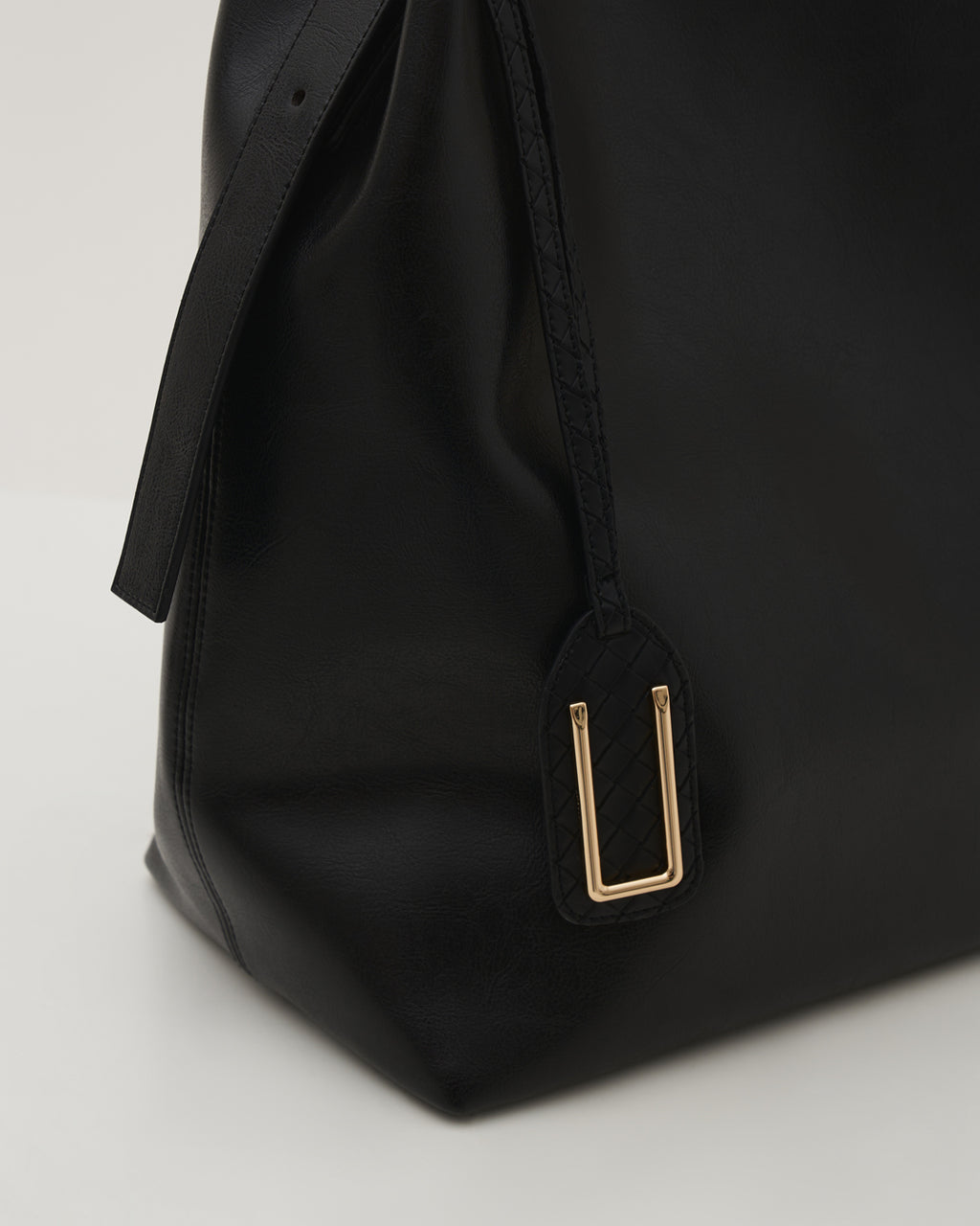 LOOP 28 — WOVEN BLACK