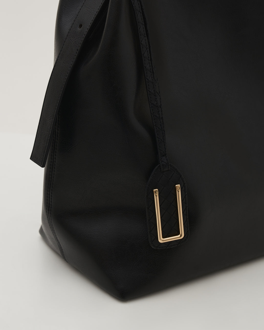 LOOP 28 — WOVEN BLACK