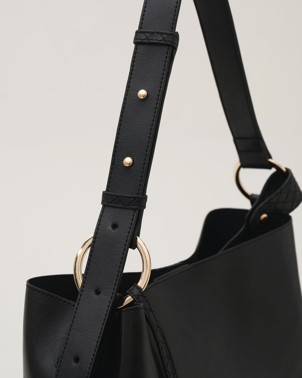 LOOP 28 — WOVEN BLACK