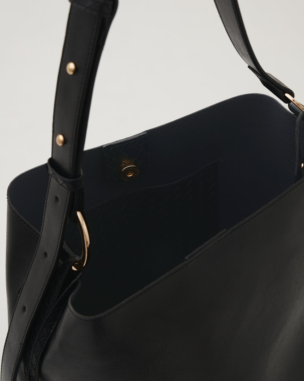 LOOP 28 — WOVEN BLACK