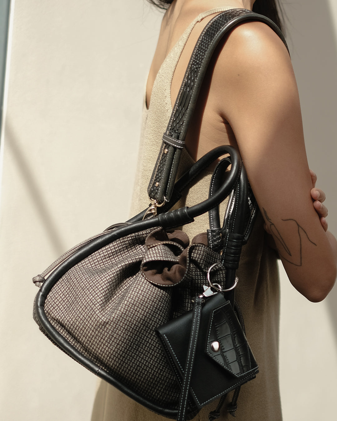 LANYARD WALLET — BLACK