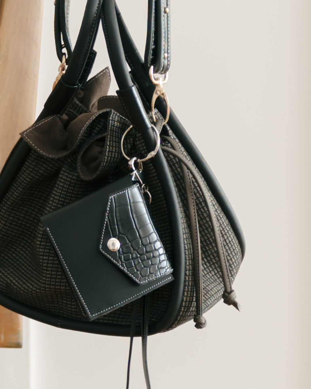 LANYARD WALLET — BLACK