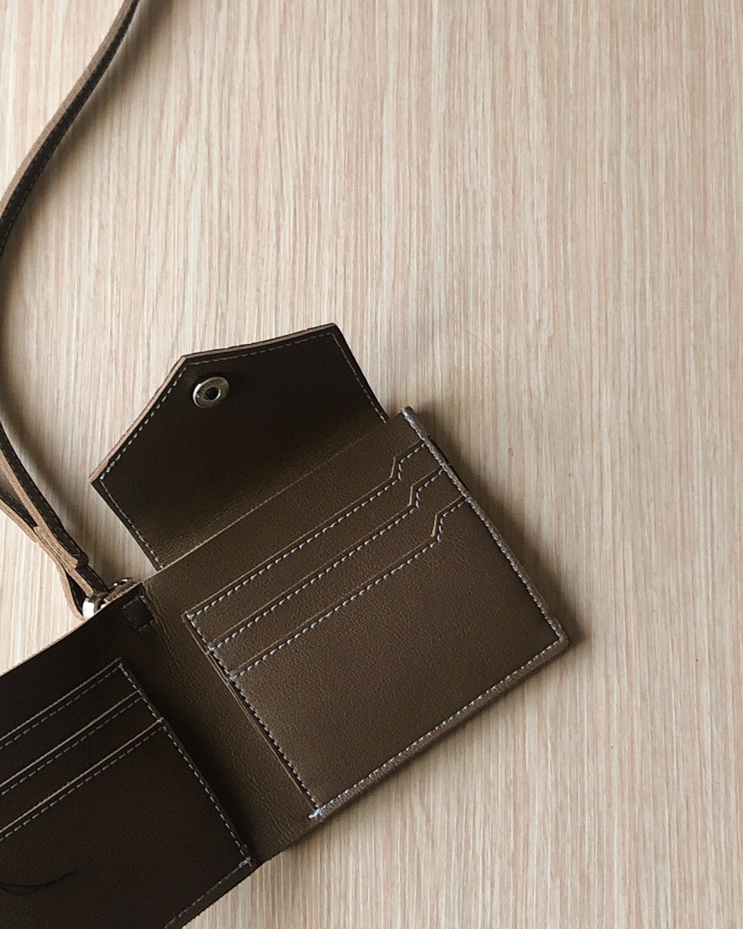 LANYARD WALLET — TAUPE