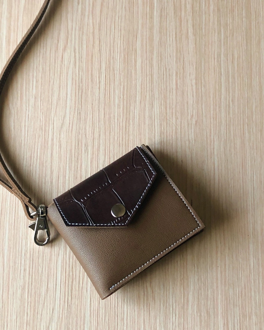 LANYARD WALLET — TAUPE