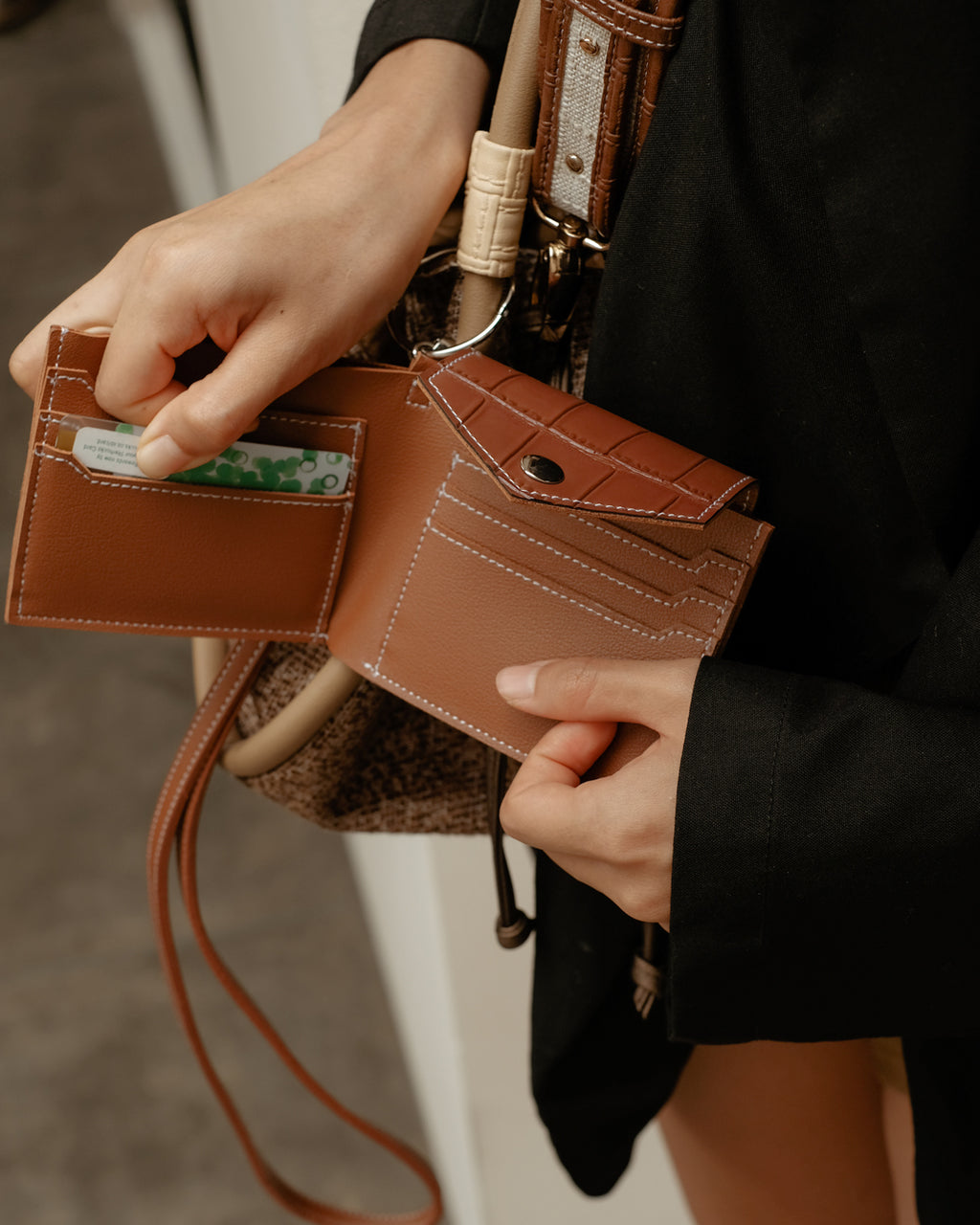 LANYARD WALLET — TAN
