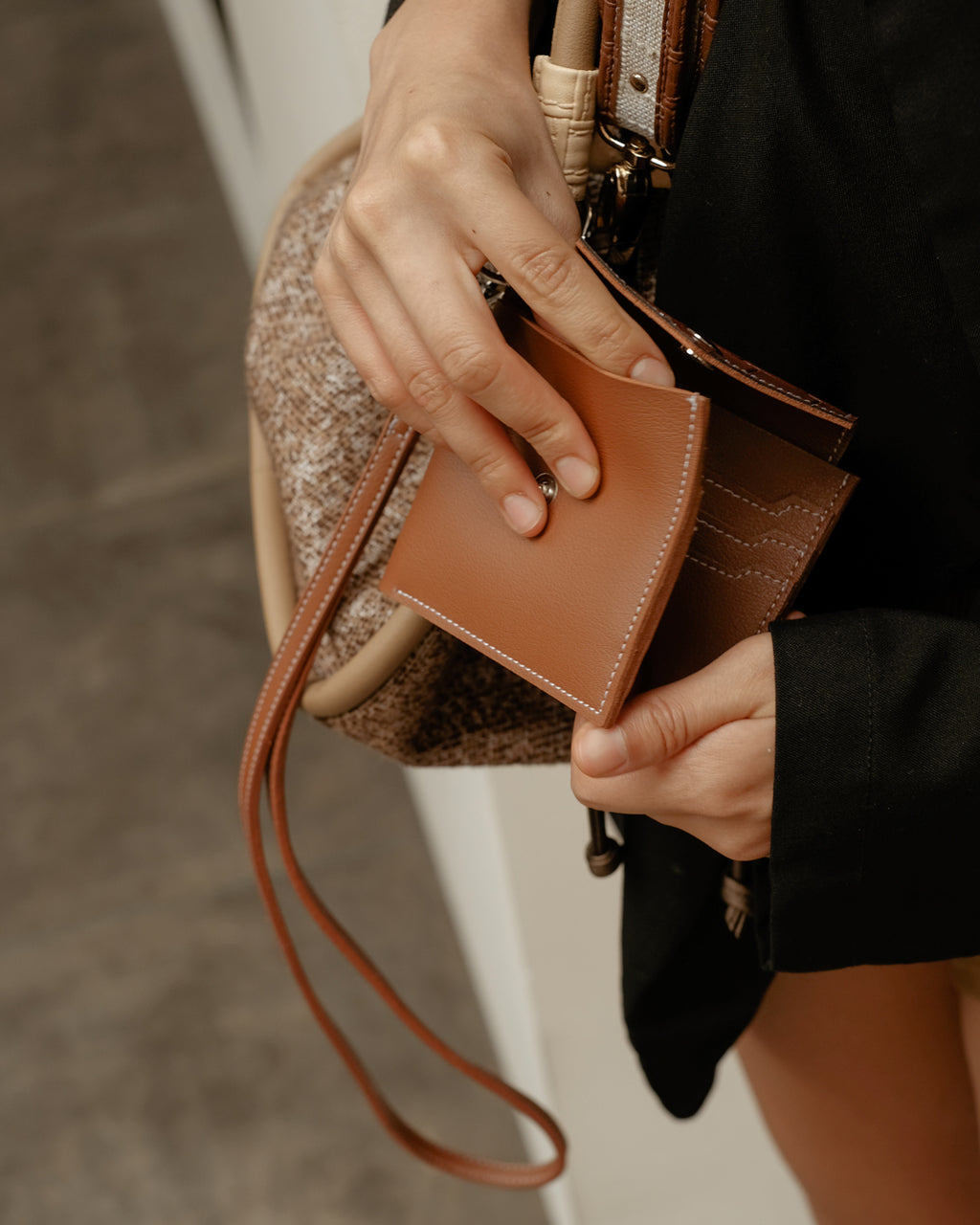 LANYARD WALLET — TAN