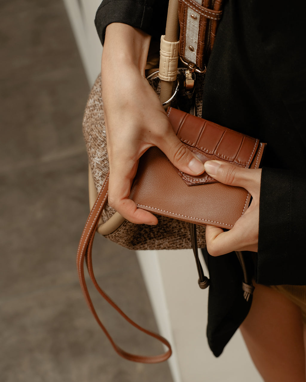 LANYARD WALLET — TAN