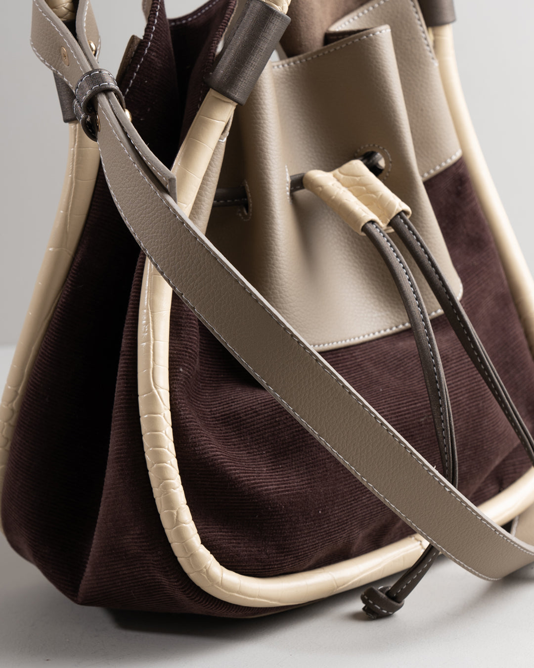 BENTO DRAWSTRING — PEARL GREY