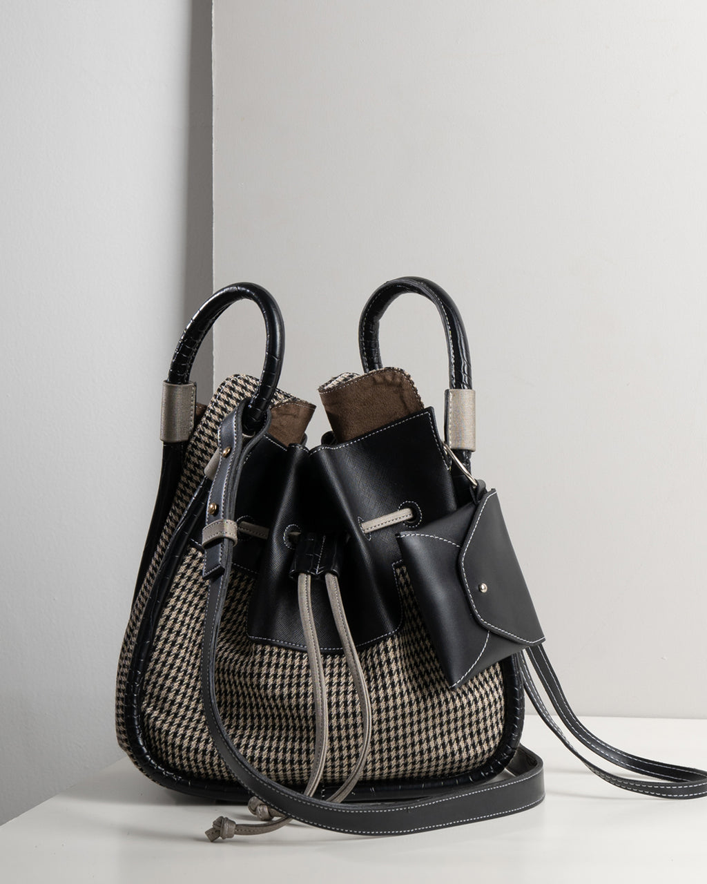 BENTO DRAWSTRING — CHROME BLACK