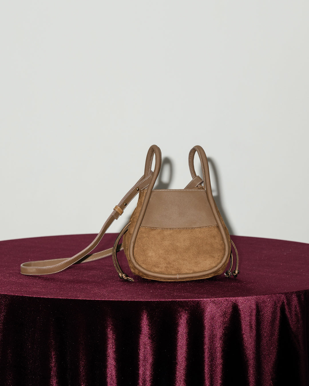 BENTO MINI DRAWSTRING — LATTE TAUPE