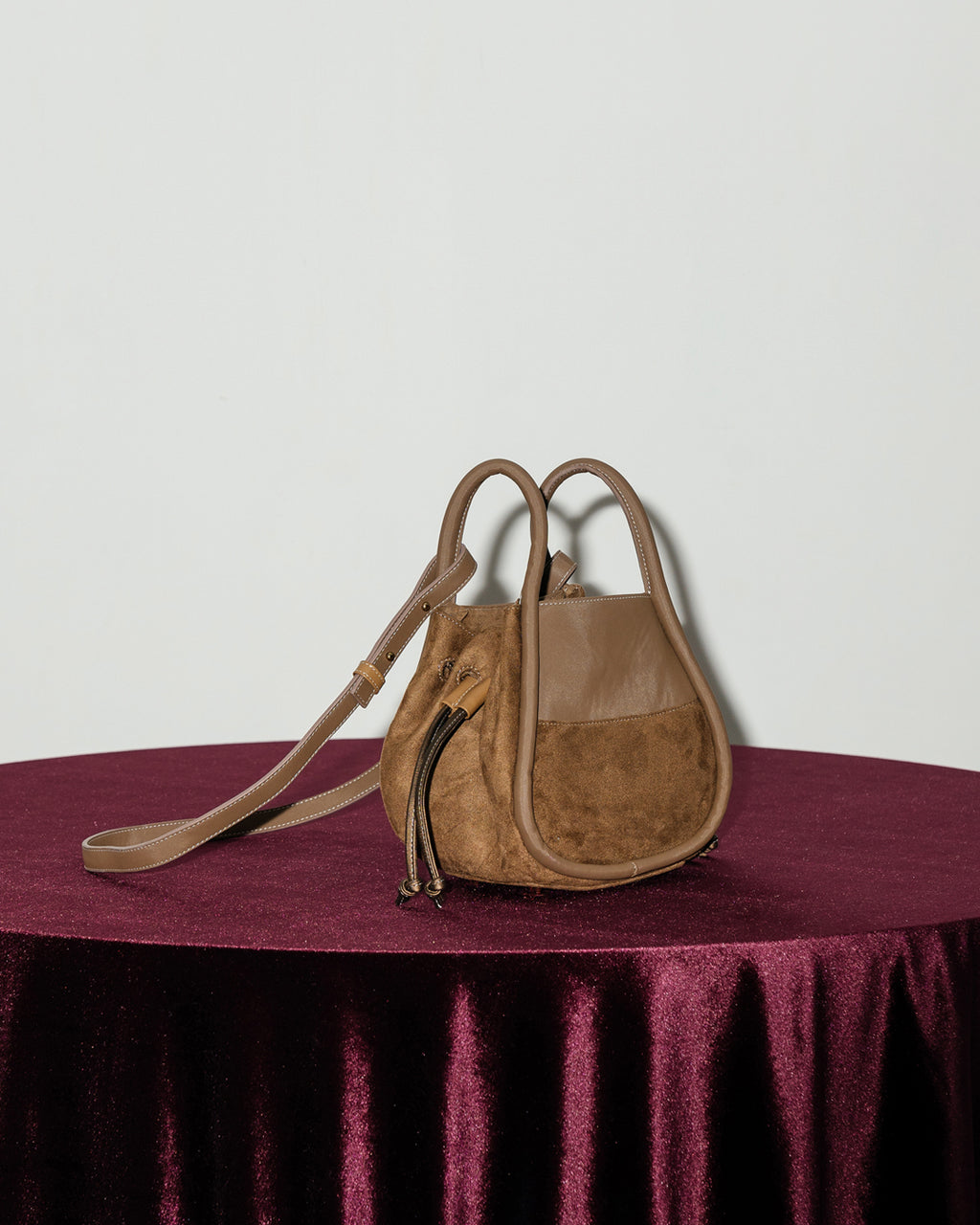 BENTO MINI DRAWSTRING — LATTE TAUPE