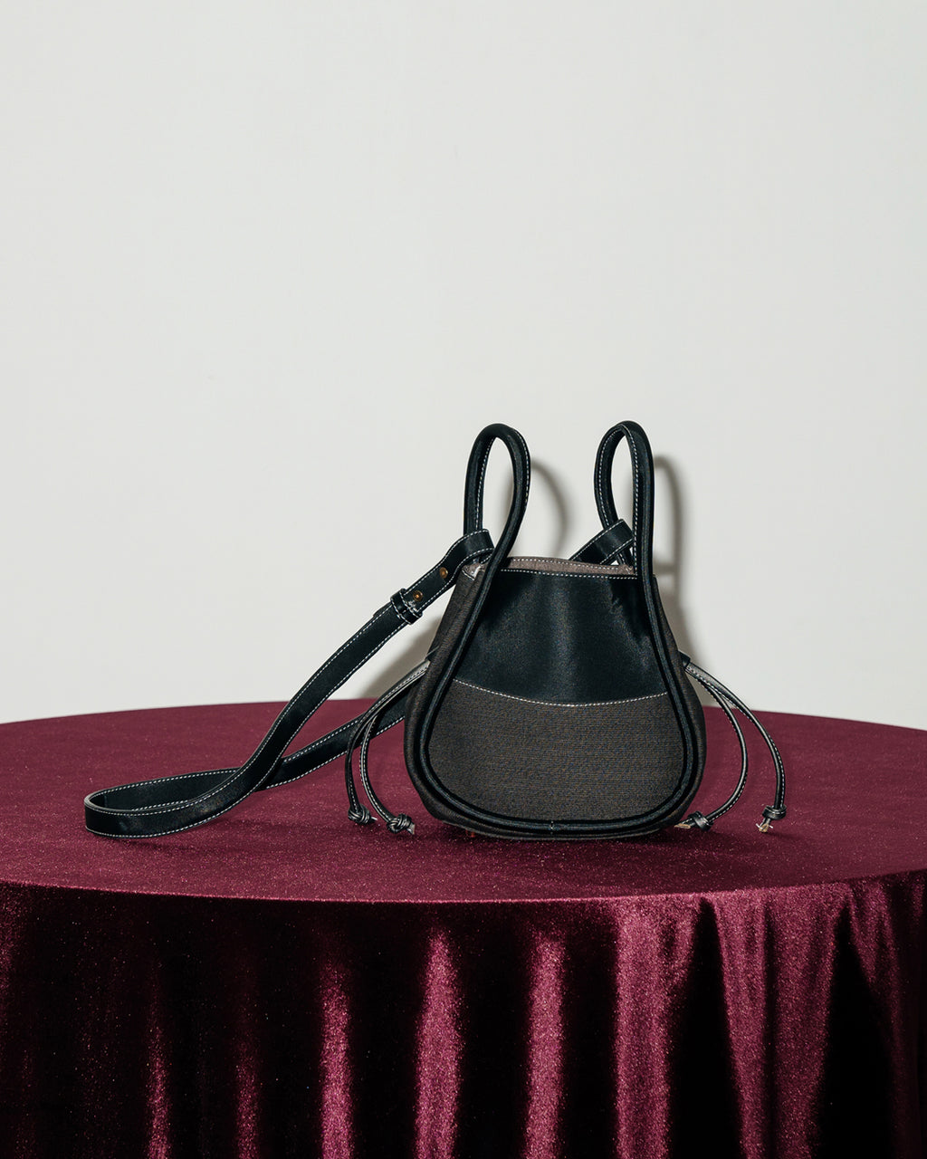 BENTO MINI DRAWSTRING — BLACK SESAME