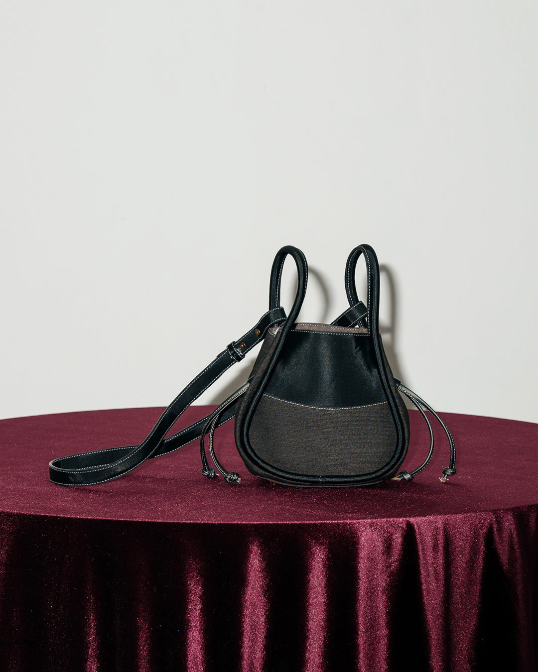 BENTO MINI DRAWSTRING — BLACK SESAME