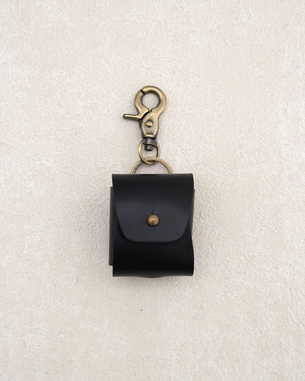 AIRPODS CASE — BLACK