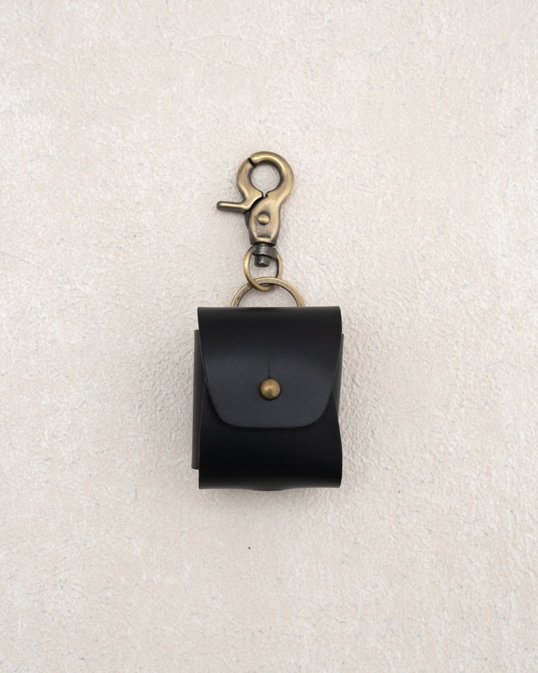 AIRPODS CASE — BLACK