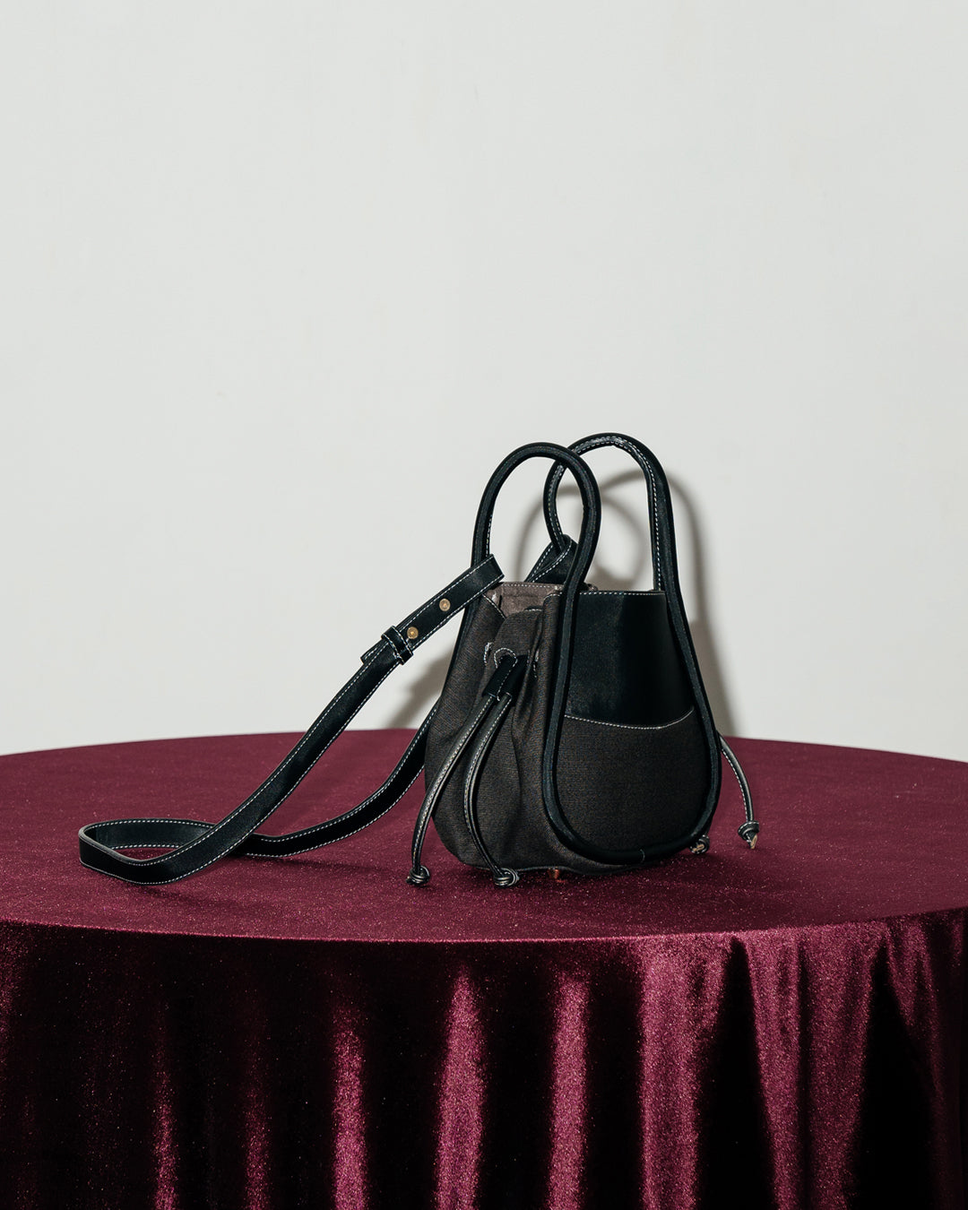 BENTO MINI DRAWSTRING — BLACK SESAME