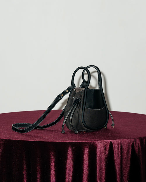 BENTO MINI DRAWSTRING — BLACK SESAME
