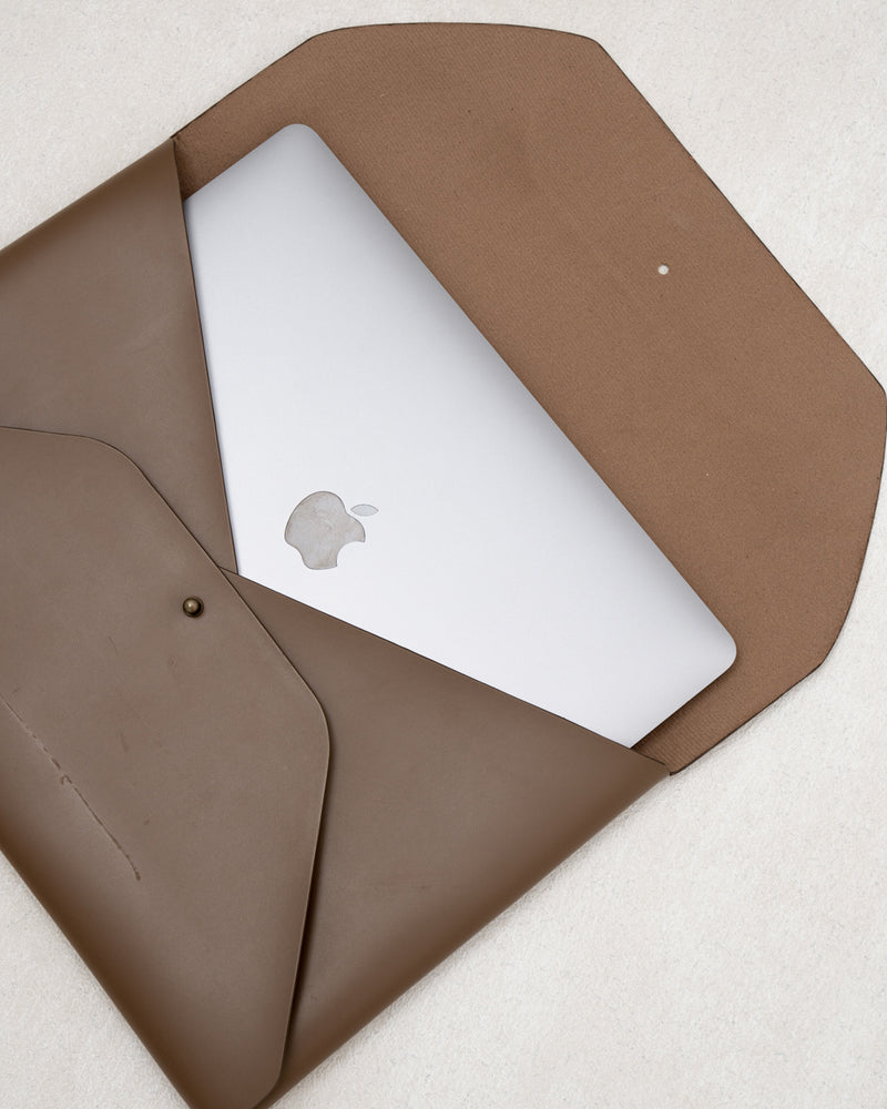 LAPTOP SLEEVE — TAUPE