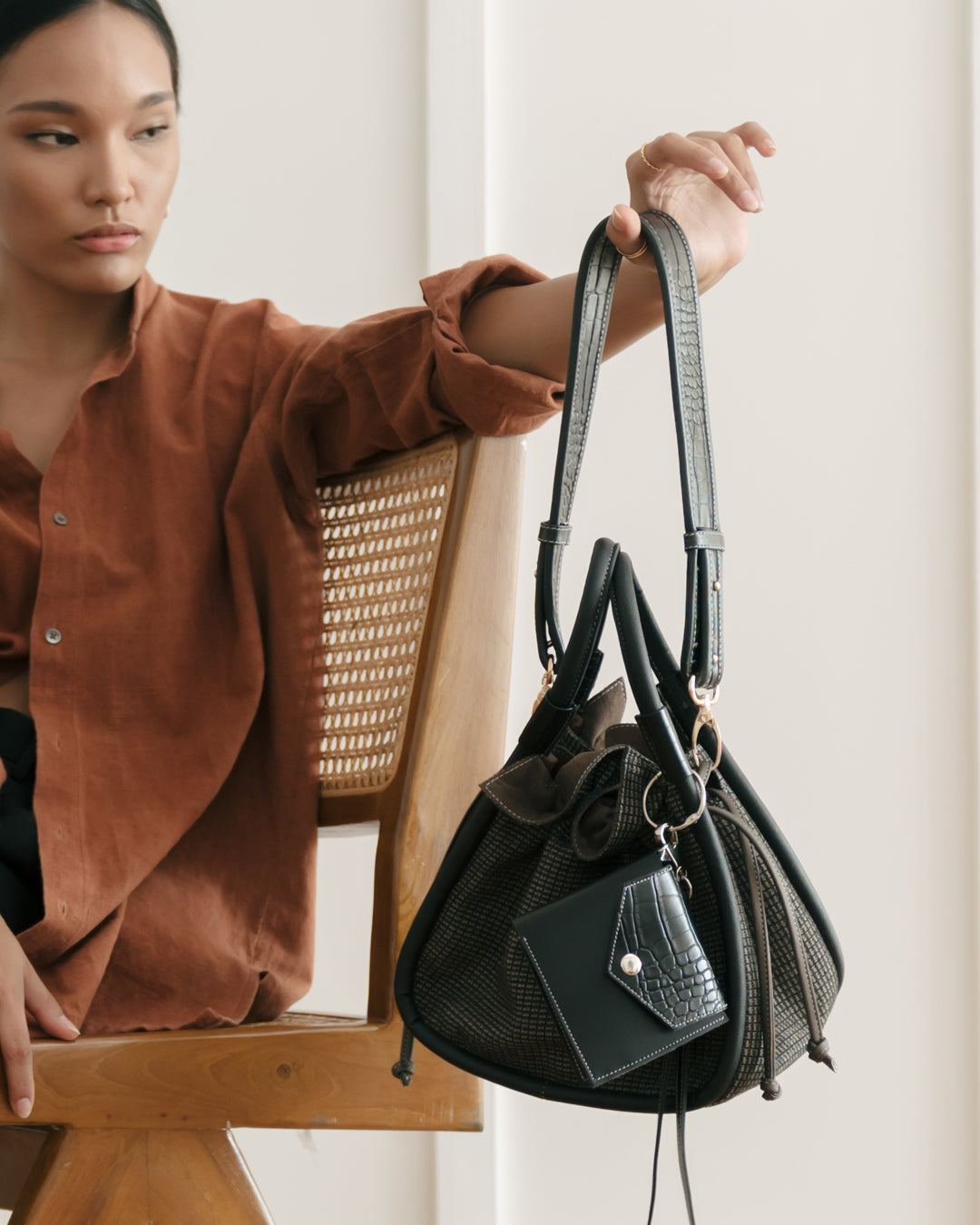 SHOULDER STRAP — PYTHON BLACK